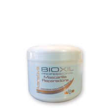 Cargar imagen en el visor de la galería, Envase de mascarilla Keratina Bioxil 300gr sobre fondo blanco
